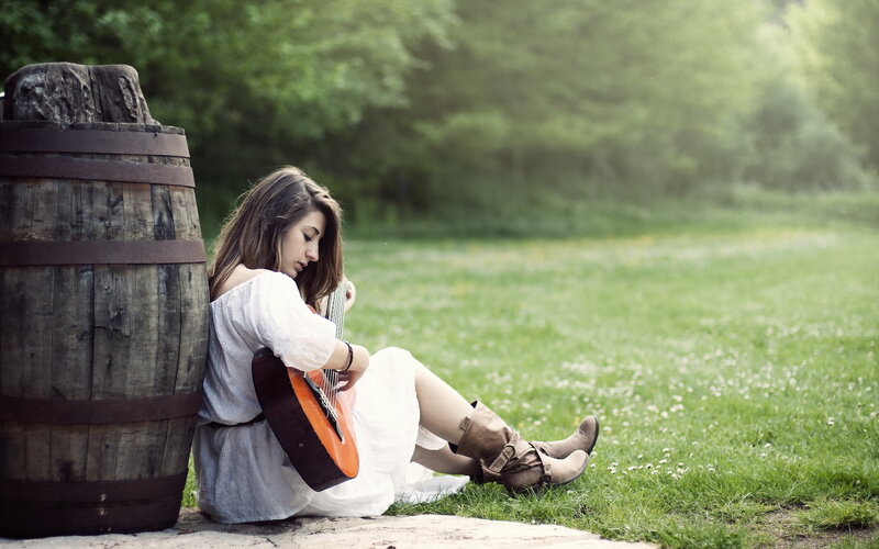 Woman with Guitar — Green, Serene