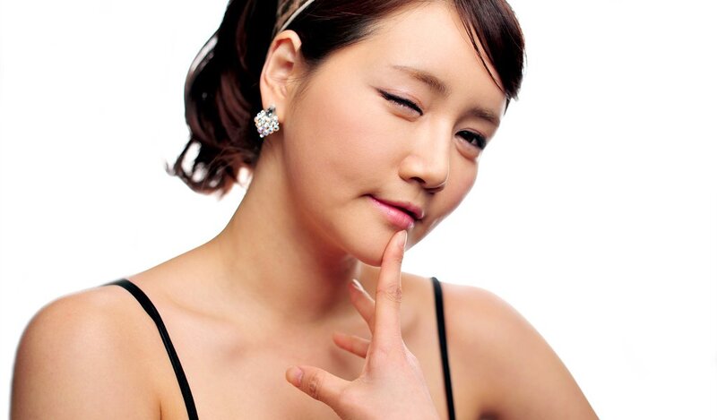 woman with hand on chin