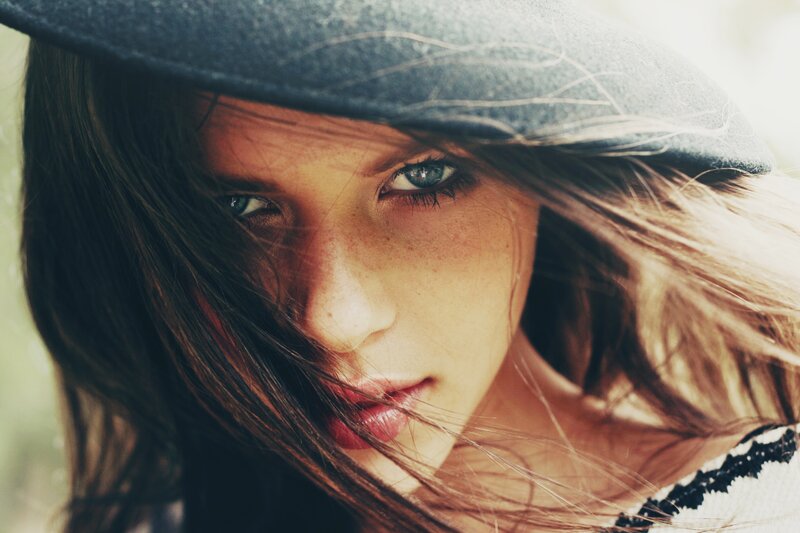 woman with hat and freckles