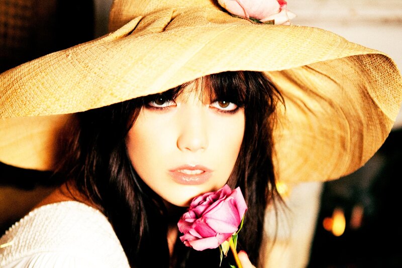 Woman with Hat and Rose — Yellow