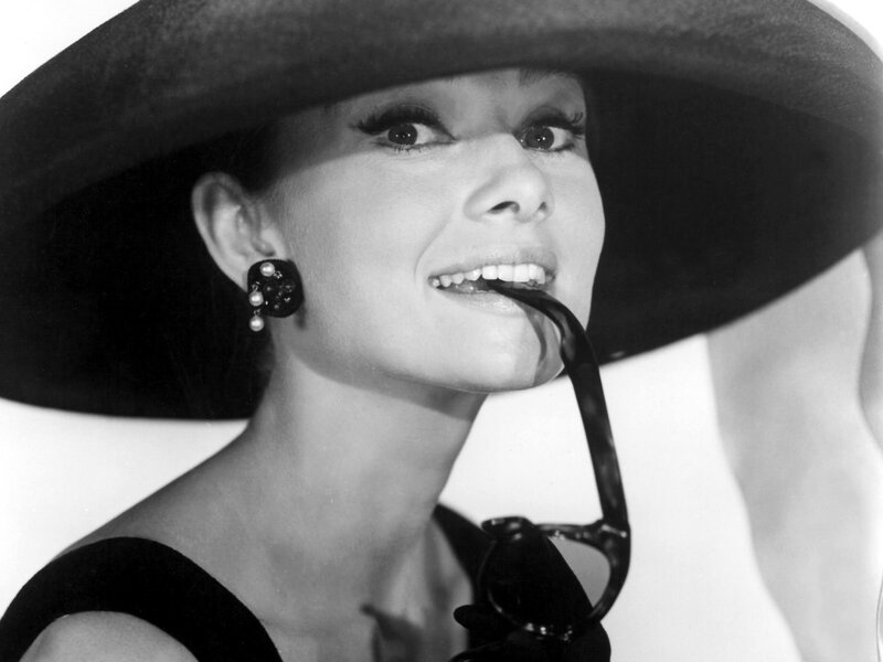 Woman with Hat and Sunglasses — Black