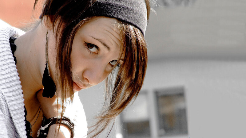 Woman with Headband — Brown, Neutral