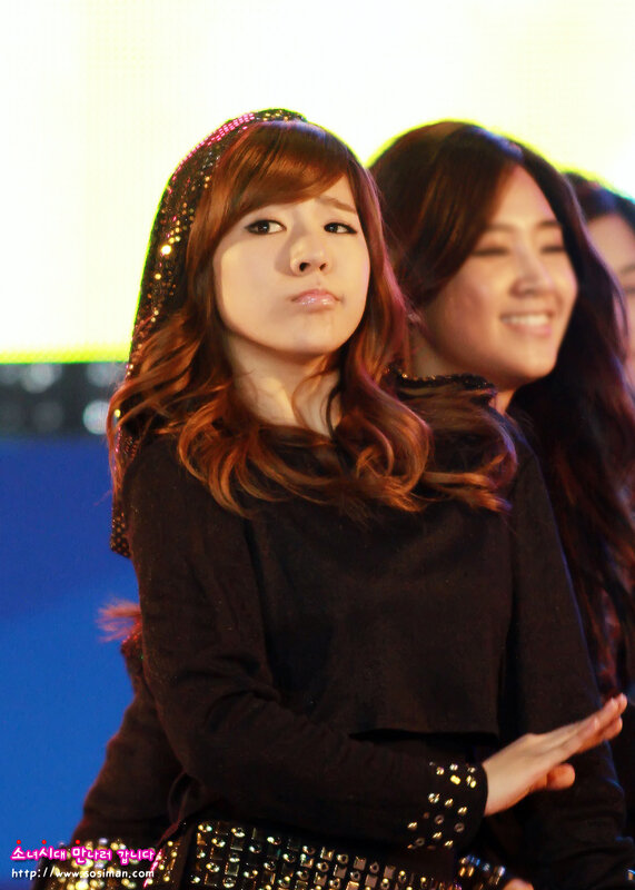 woman with headband on stage