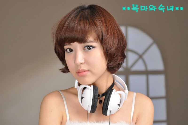 woman with headphones