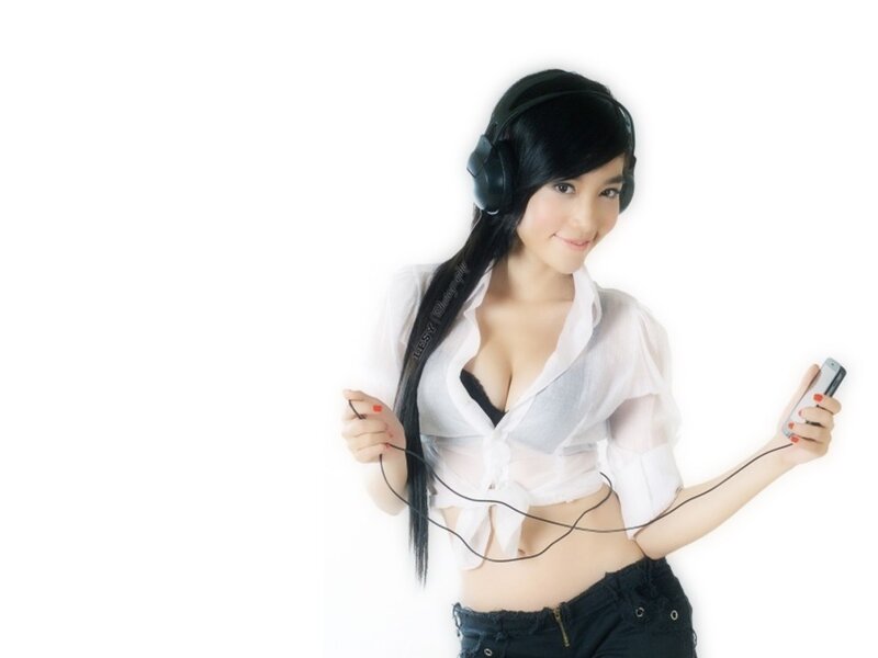 woman with headphones and mp3 player