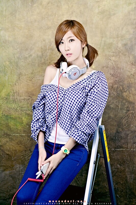 woman with headphones on ladder