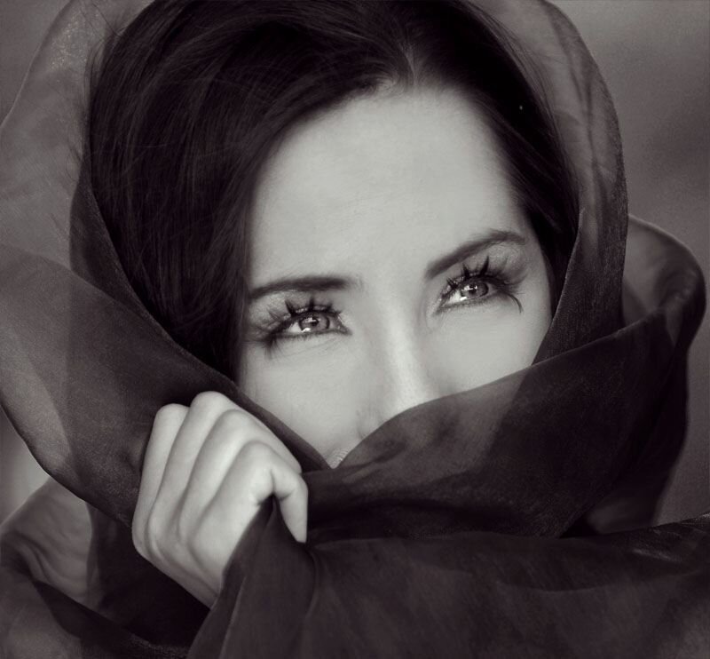 Woman with Headscarf — Black