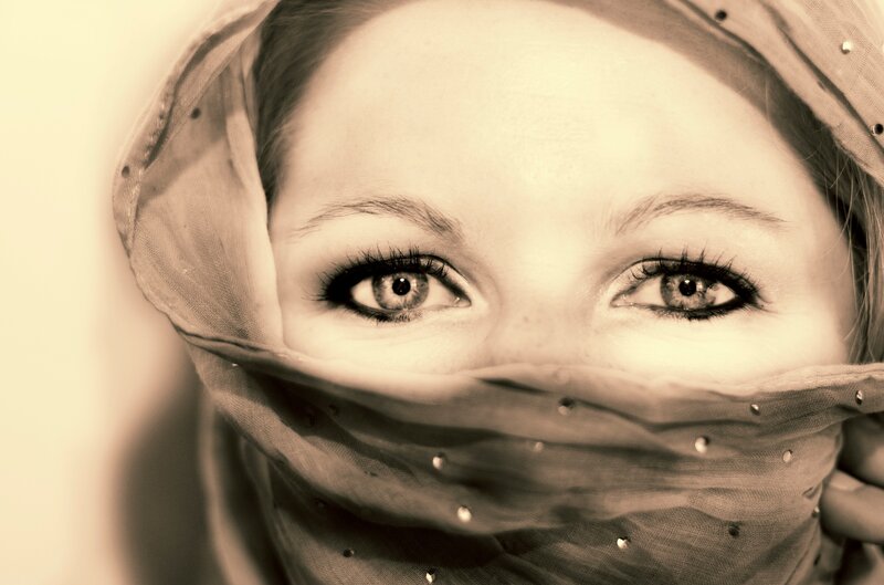 woman with headscarf eyes