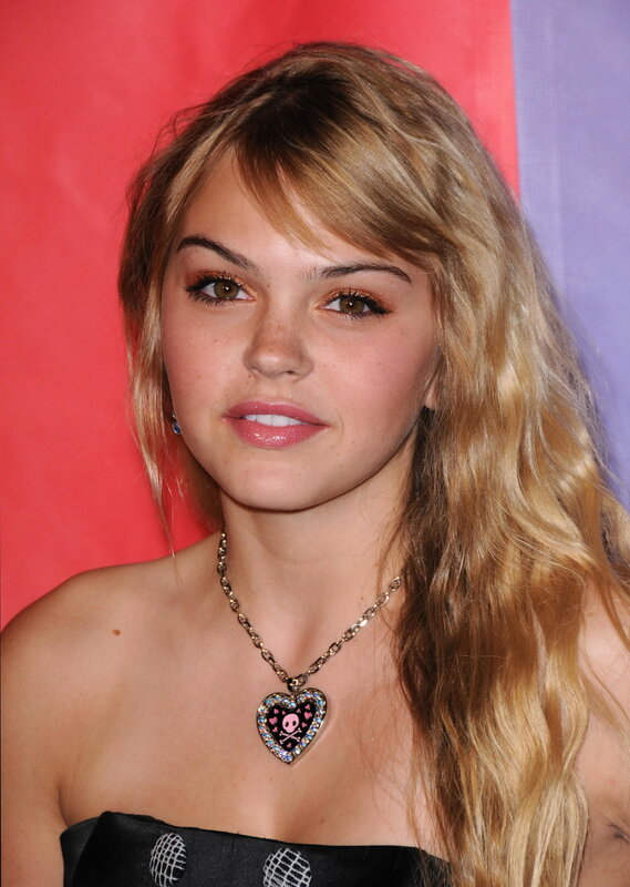 woman with heart necklace
