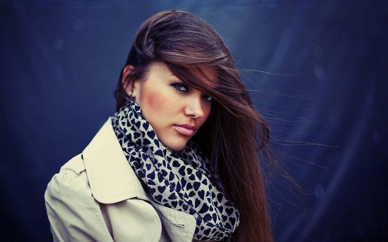 woman with heart scarf
