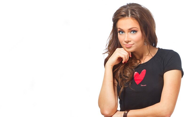 woman with heart t-shirt