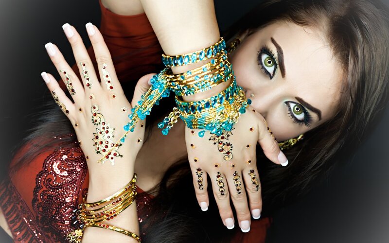 Woman with Henna and Jewelry — Gold