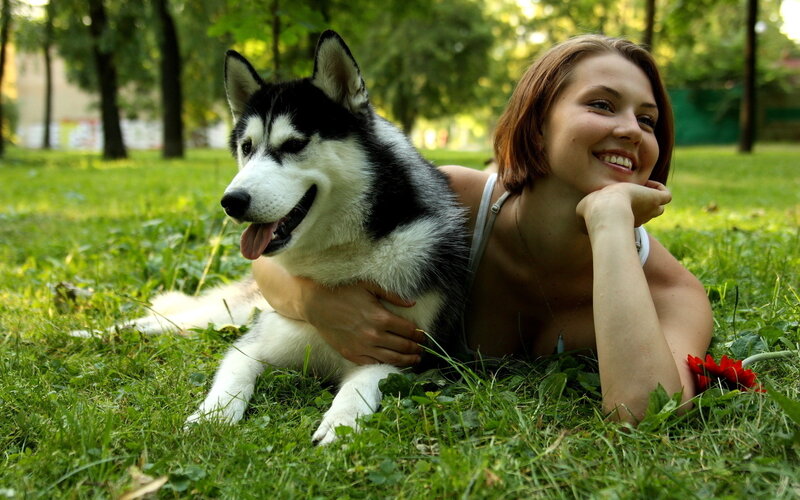 Woman with Husky Dog — Green