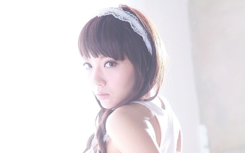 woman with lace headband