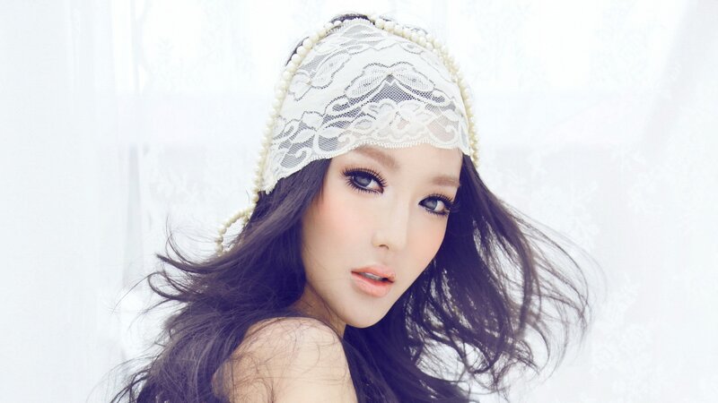 woman with lace headband