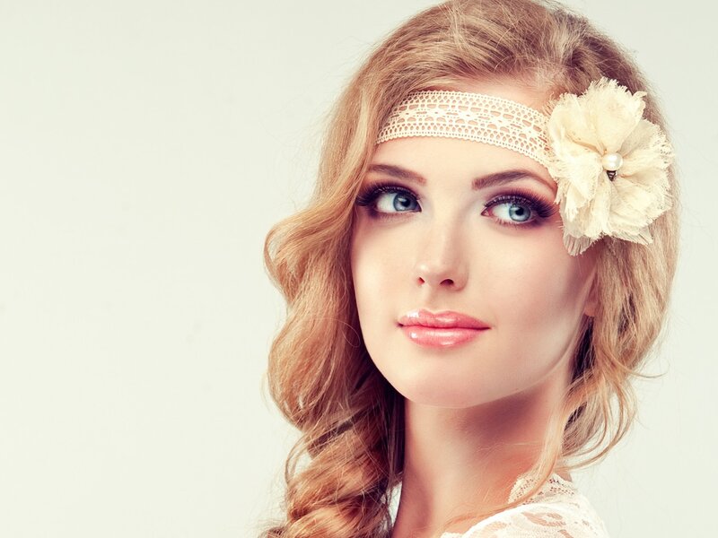 Woman with Lace Headband — Beige