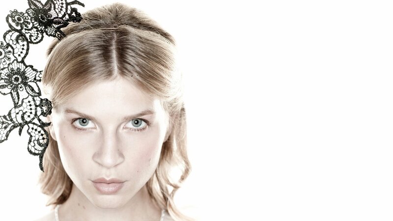 woman with lace headpiece