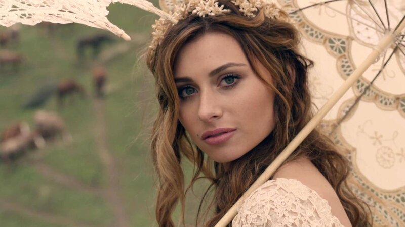Woman with Lace Parasol — Beige
