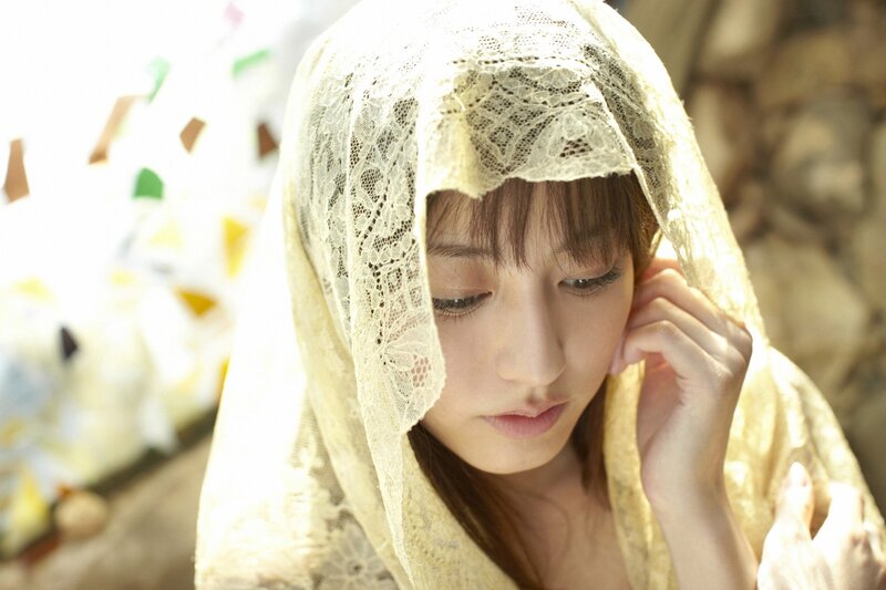 woman with lace veil