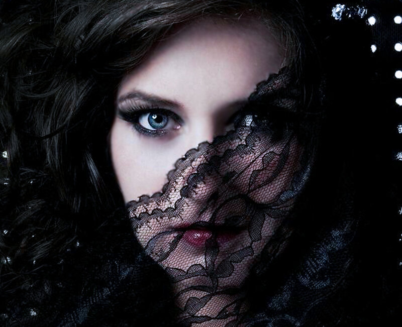Woman with Lace Veil — Black