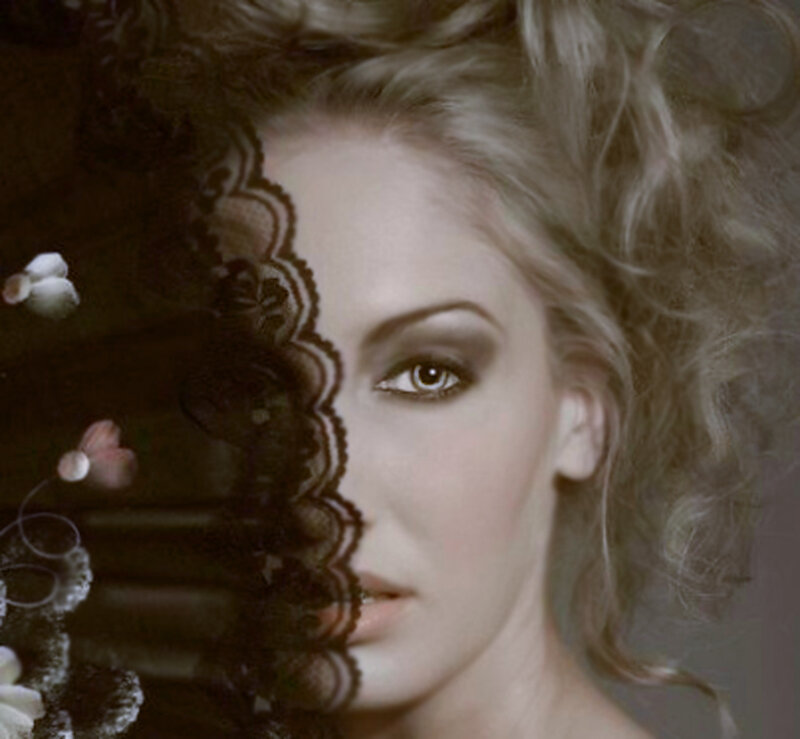 Woman with Lace Veil — Brown