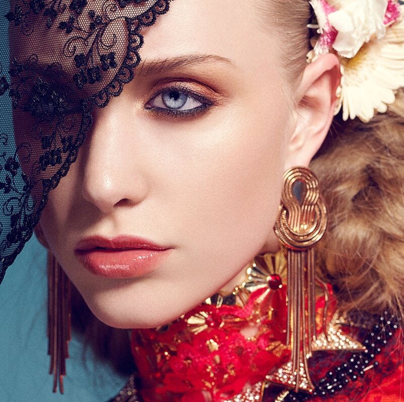 Woman with Lace Veil — Red