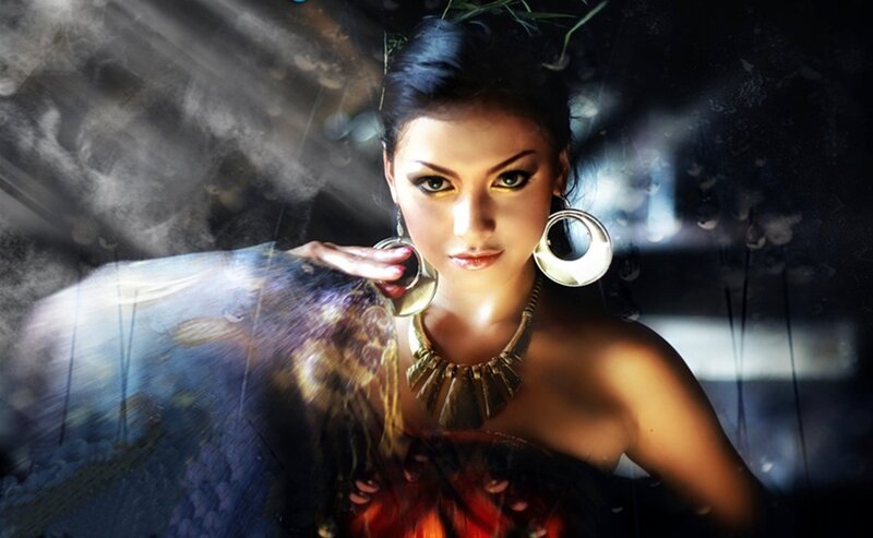 Woman with Large Earrings — Black