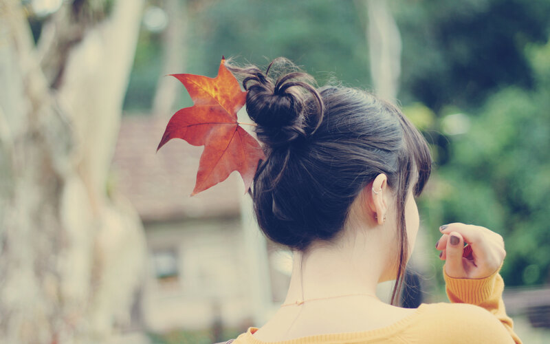 Woman with Leaf in Hair — Yellow