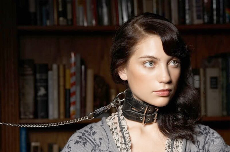 woman with leather collar in library