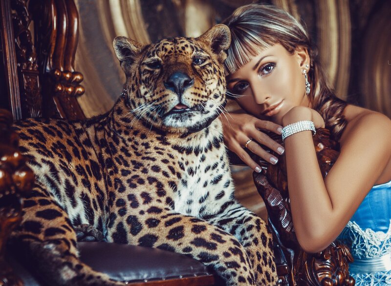 Woman with Leopard — Brown, Dramatic
