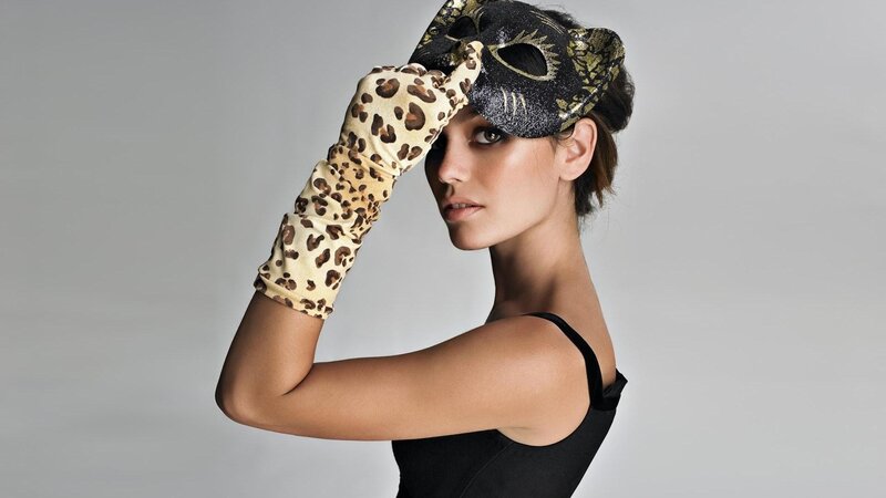woman with leopard gloves and mask