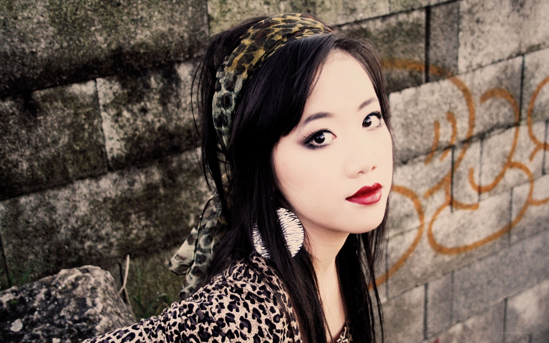woman with leopard print headband