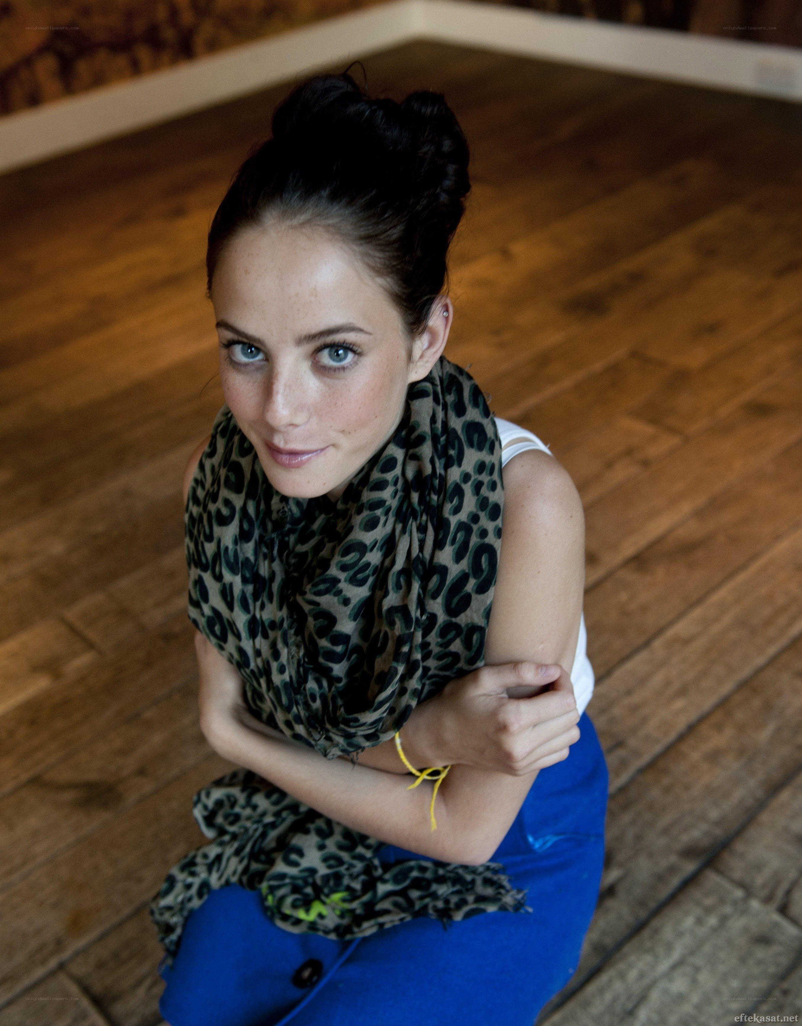 woman with leopard scarf