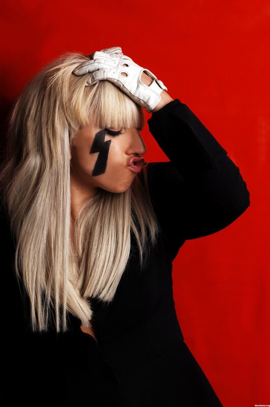 woman with lightning bolt makeup