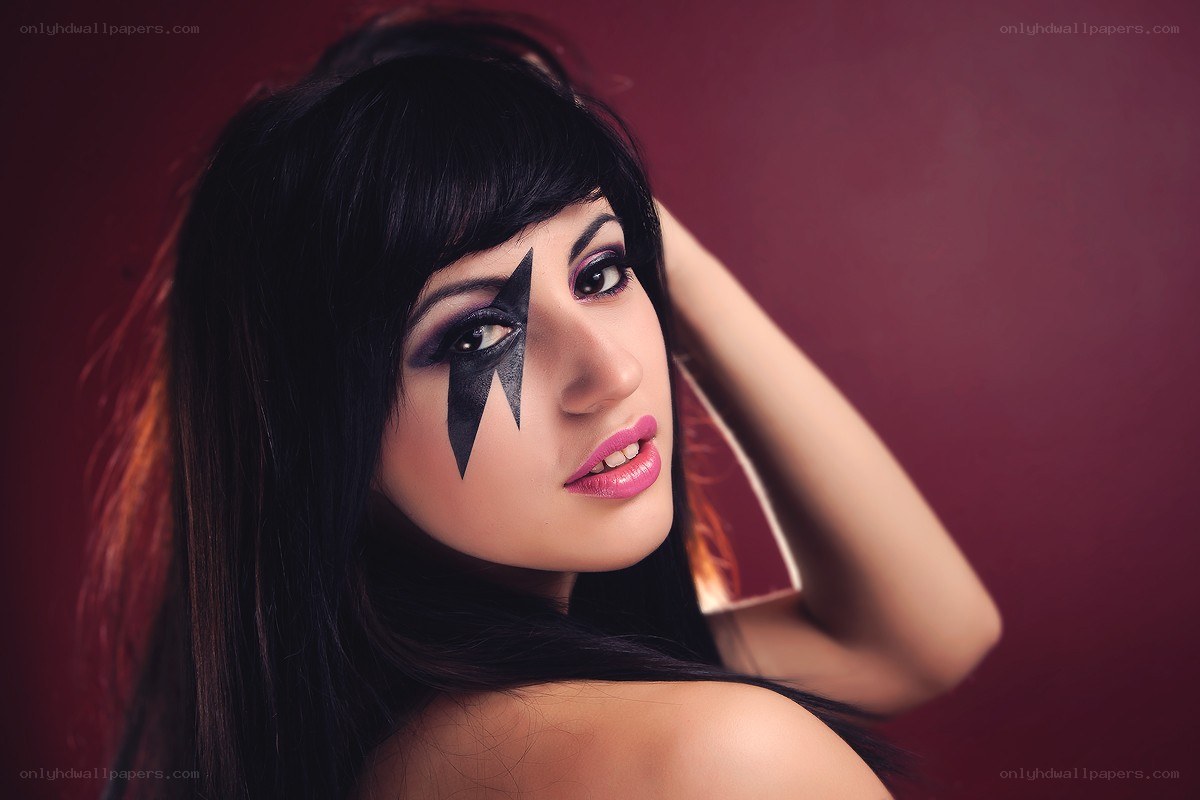 woman with lightning bolt makeup