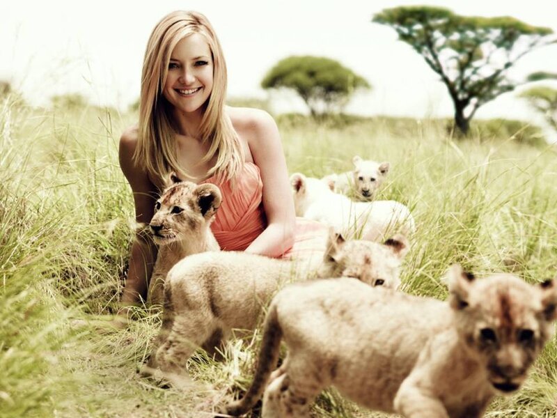 Woman with Lion Cubs — Green