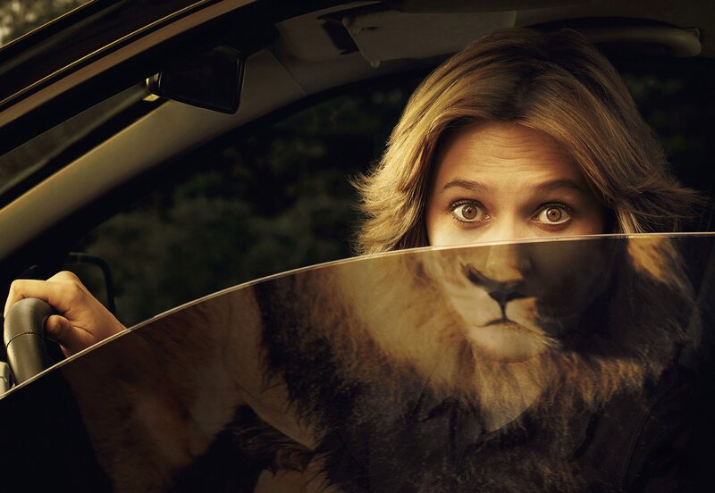 woman with lion face in car