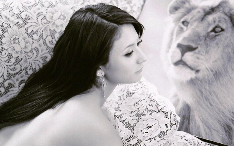 woman with lion portrait