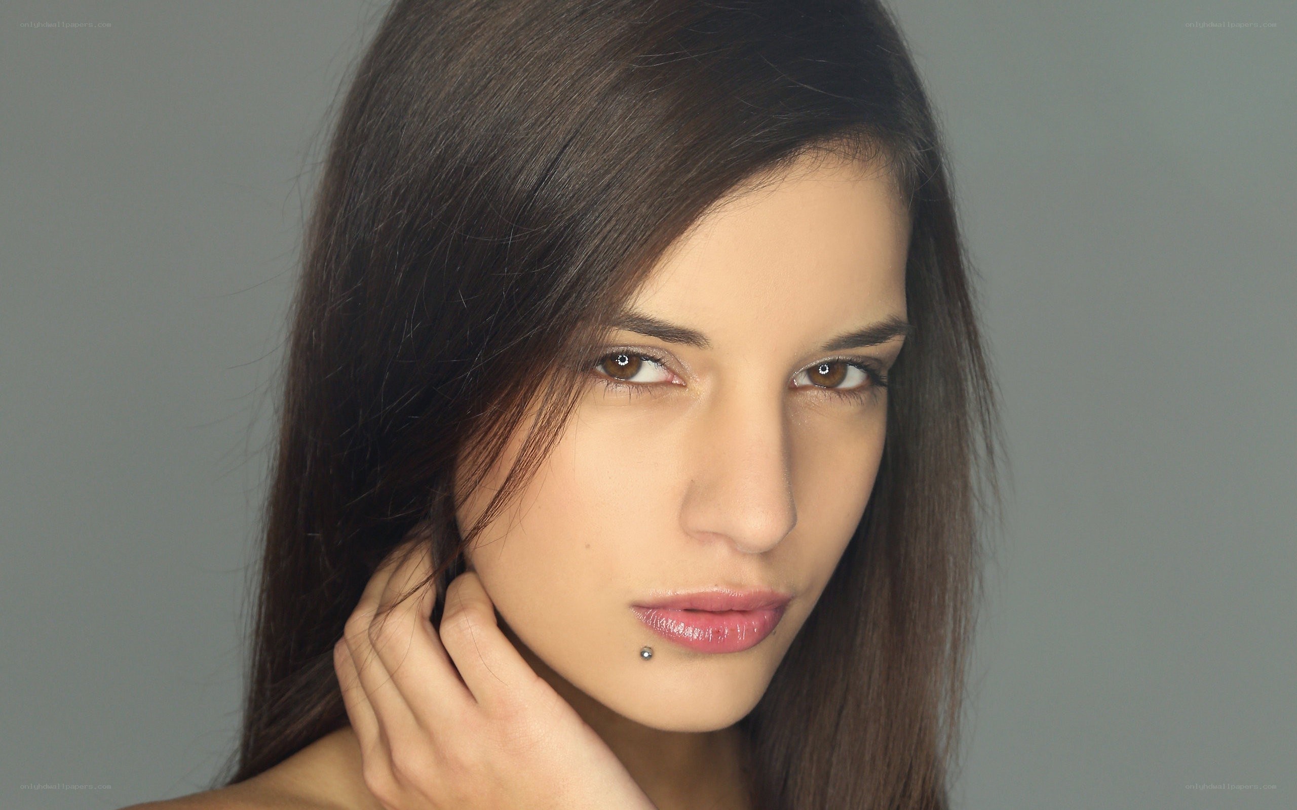 woman with lip piercing