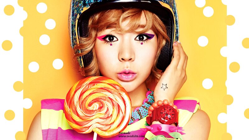 woman with lollipop and helmet
