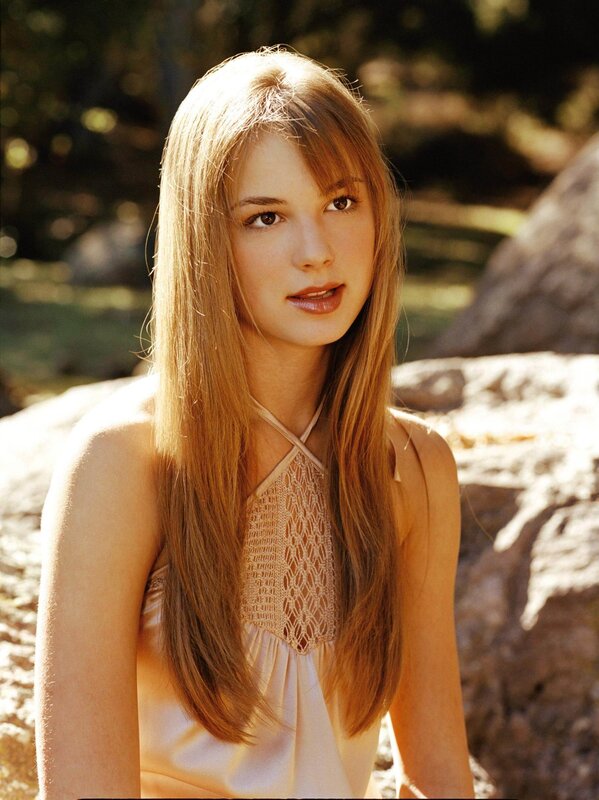 woman with long blonde hair