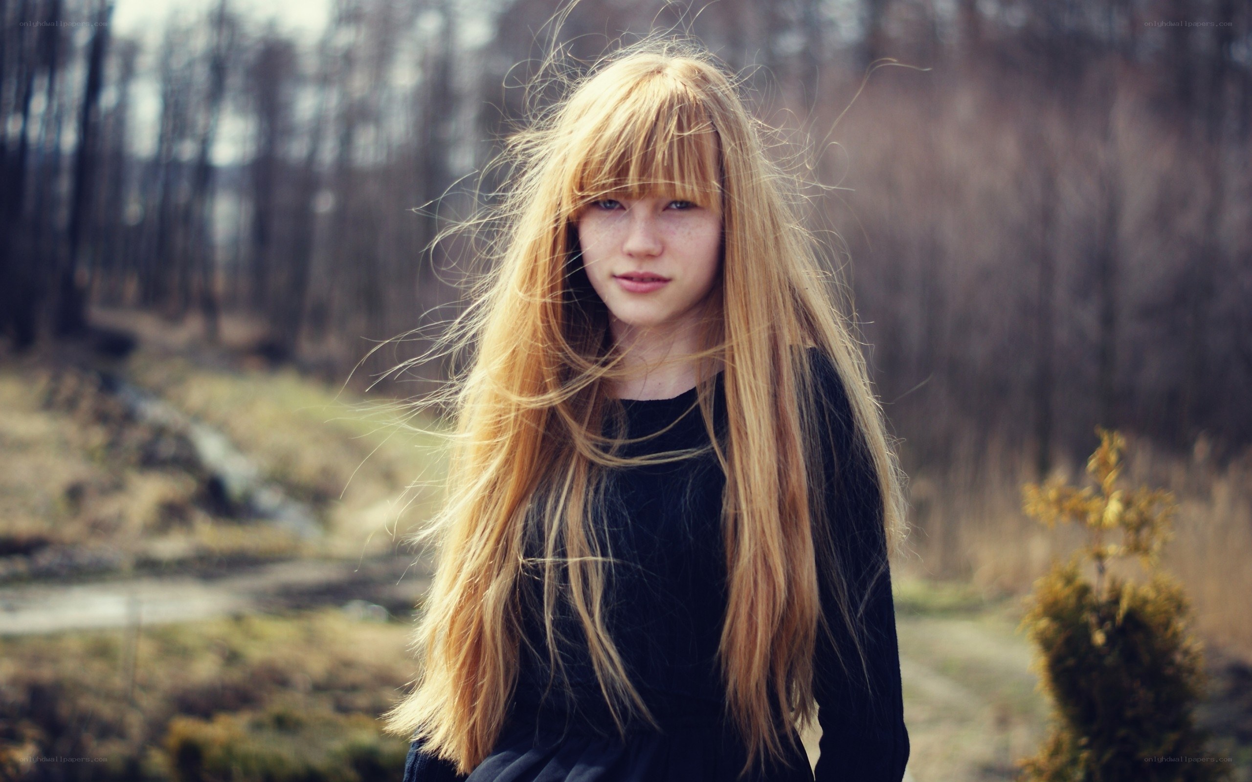 woman with long blonde hair