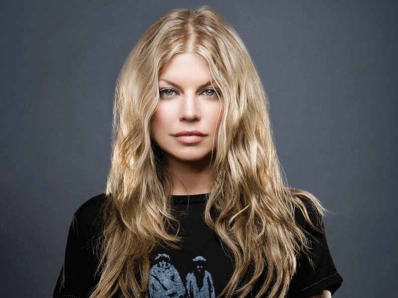 woman with long blonde hair