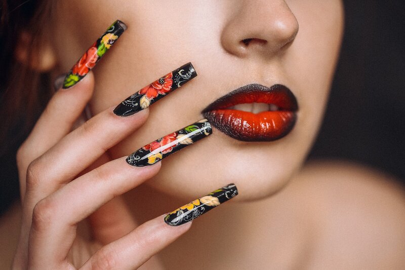 Woman with Long Nails — Black