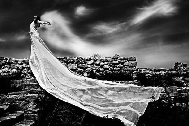 Woman with Long Veil — Black