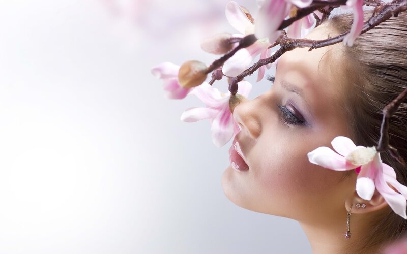 woman with magnolia flowers