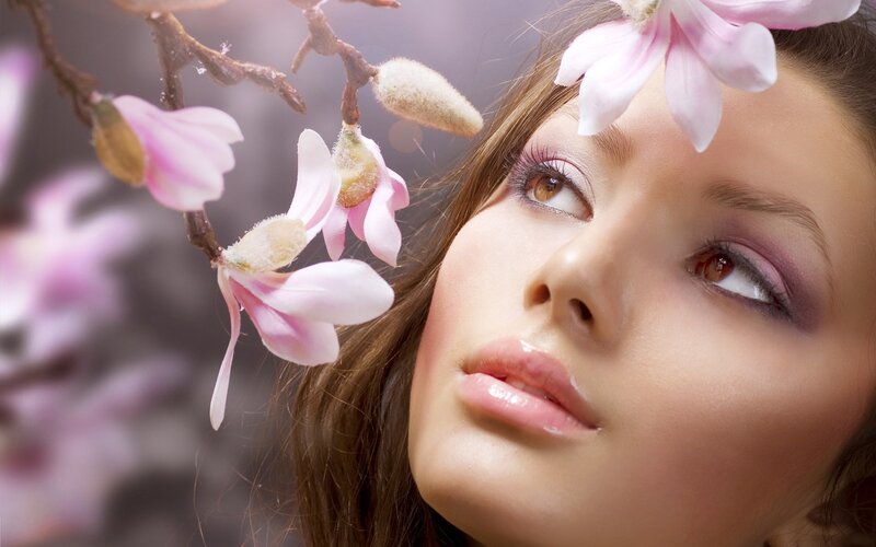 woman with magnolia flowers