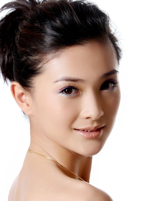 woman with makeup and gold necklace