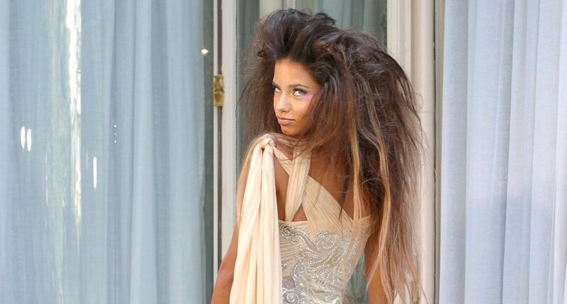 Woman with Messy Hair — Beige