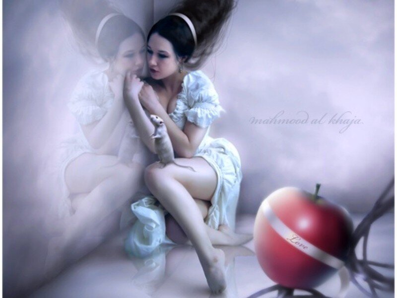 woman with mouse and apple